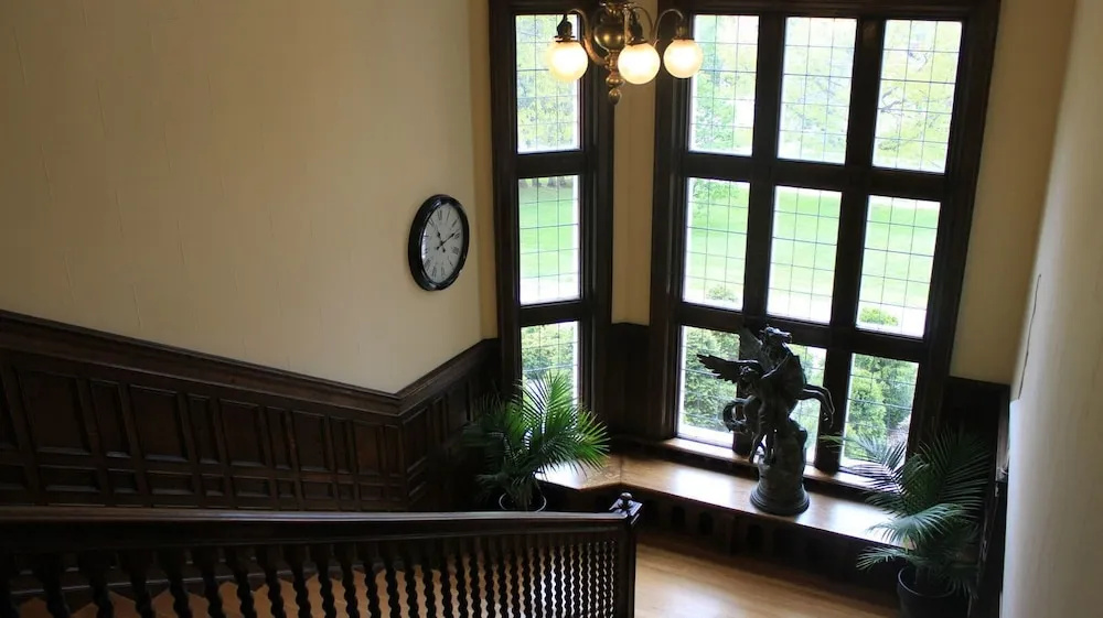 Grey Gables Inn