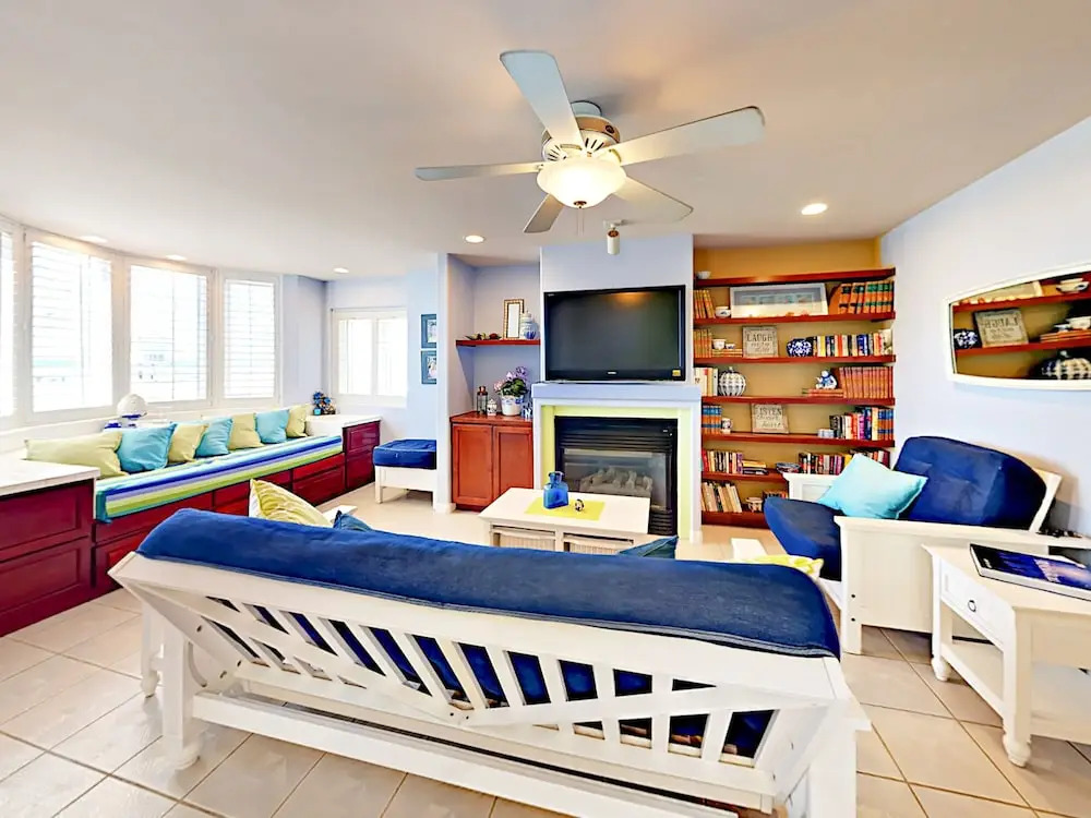 918 N The Strand Home 3 Bedrooms 3 Bathrooms Home
