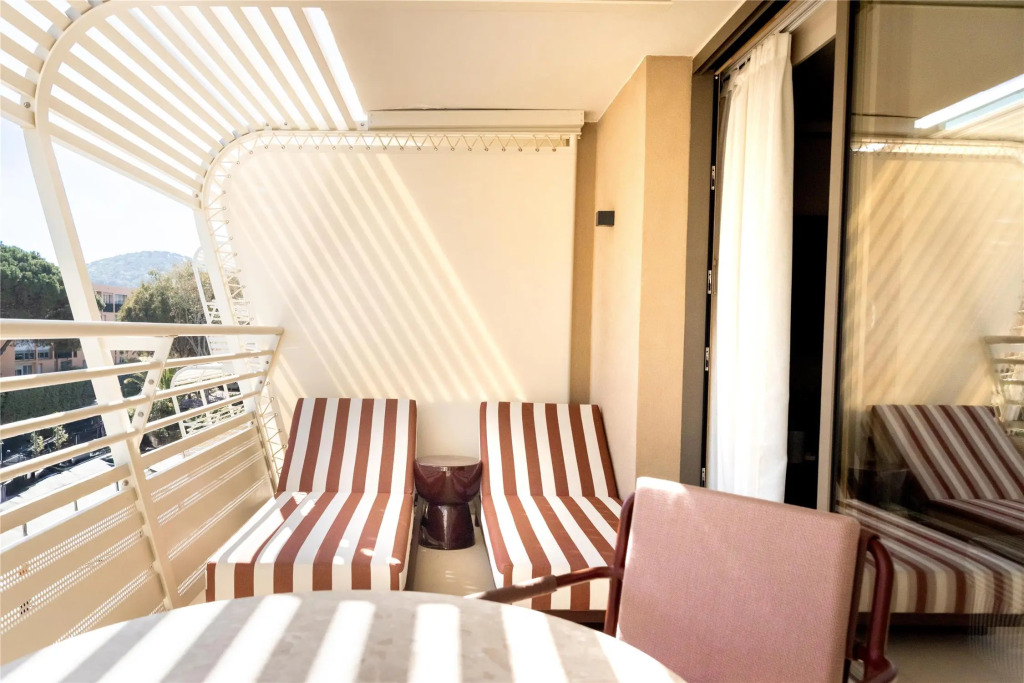 Hotel Ventura Saint-Tropez, Tapestry Collection By Hilton