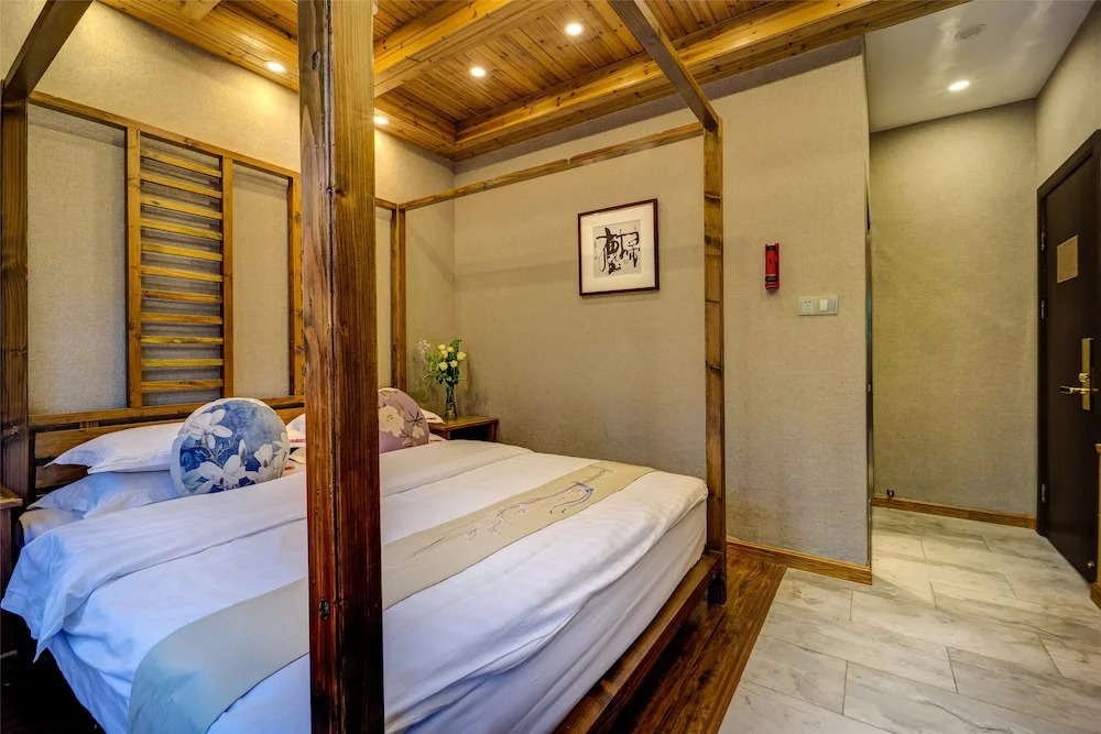 Wuzhen Maple Bridge Inn