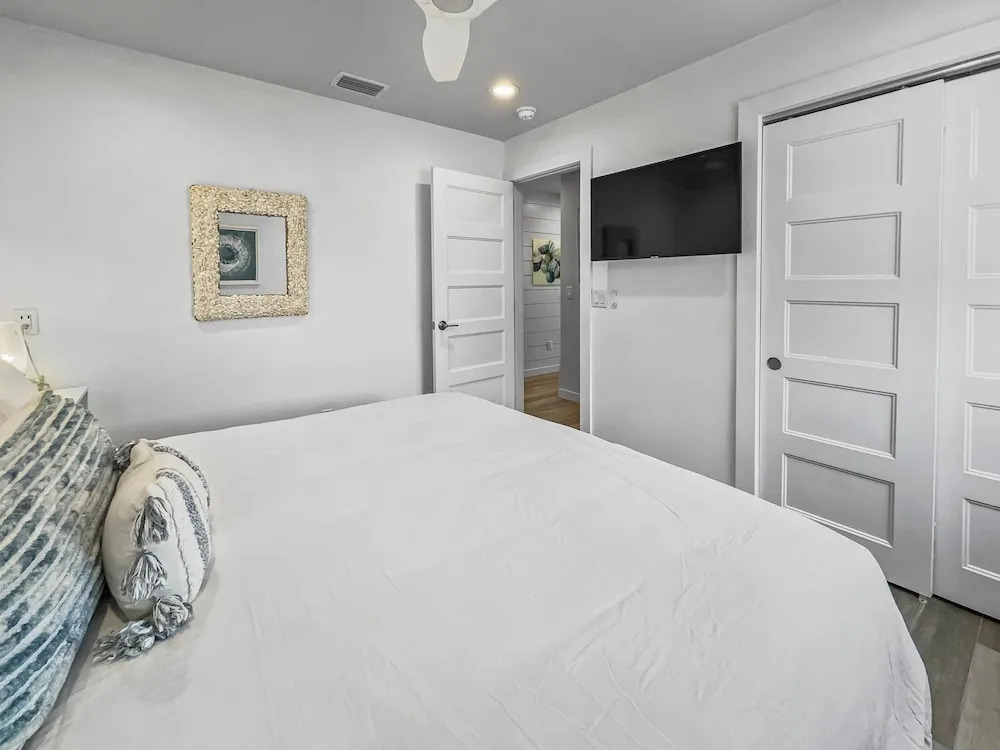 Leeward Ii-9 Crazy Love 1 Bedroom Condo by RedAwning