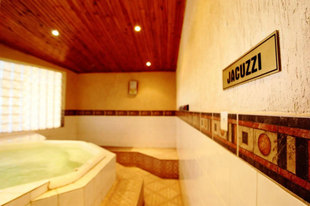 Crossroads Hotel