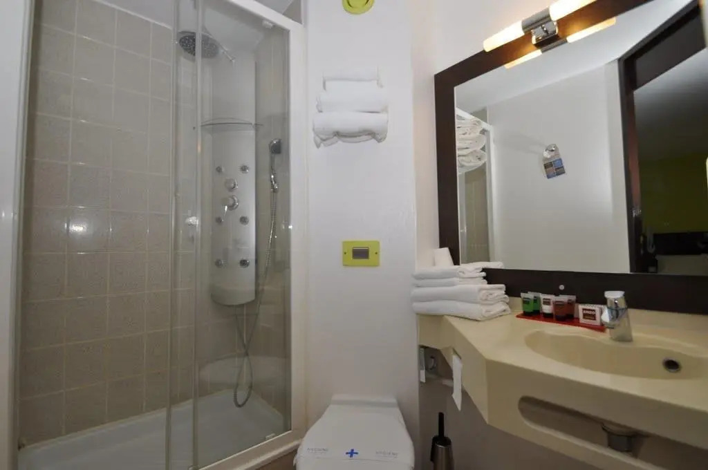 Enzo Hotels Cannes-Écluse by Kyriad Direct