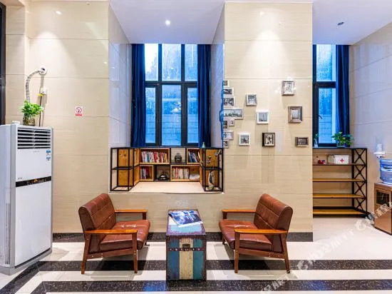 Huarong Hotel (Wuhan University Donghu Branch)