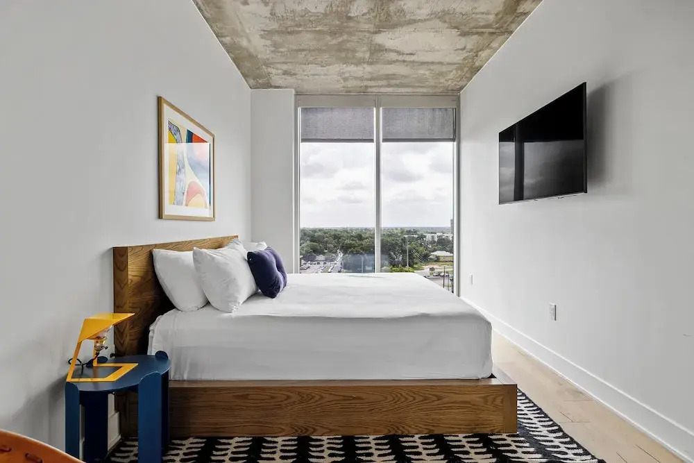 Rainey St 1BR | Heated Pool | Gym | Bar | DT ATX