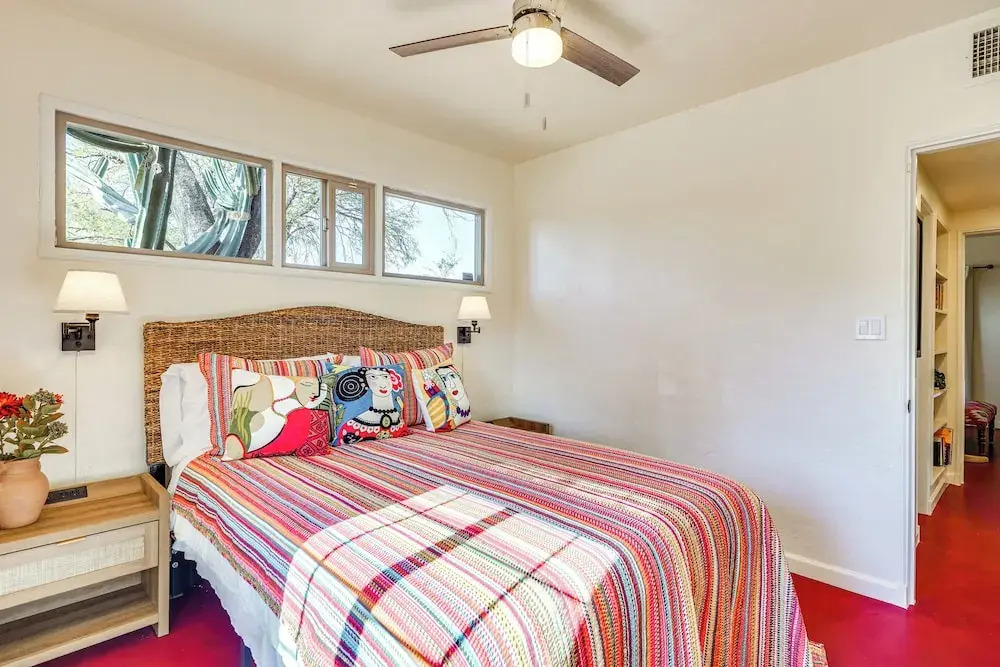 Gazebo, Patios & Grill: Colorful Tucson Retreat!