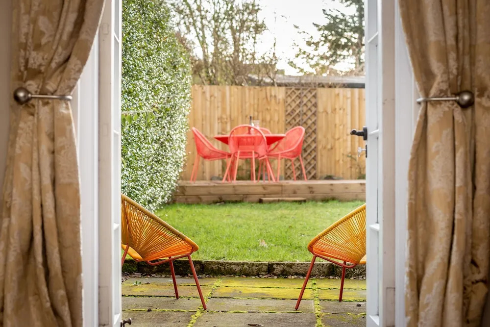 Charming Cardoon Cottage in Beautiful Village
