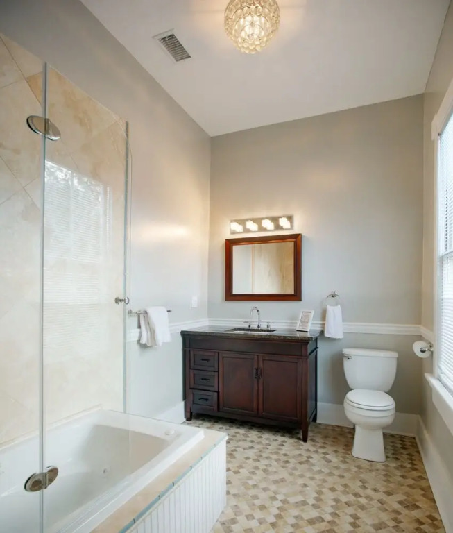 Huge 5 bedroom 5 bath Home in Savannah