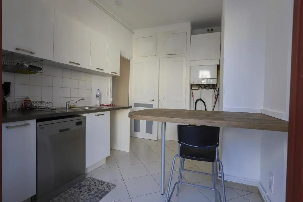 Les Glieres centre ville spacieux au 5ieme etage