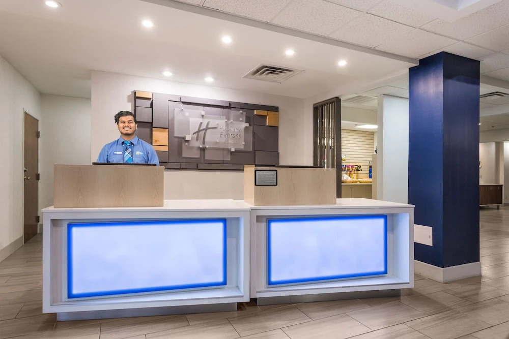 Holiday Inn Express and Suites - Petersburg - Fort Lee by IHG