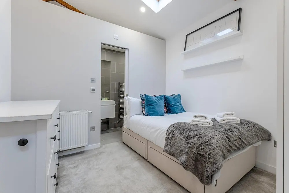 Quiet 2 Bed 2 Bath Mews House South Kensington