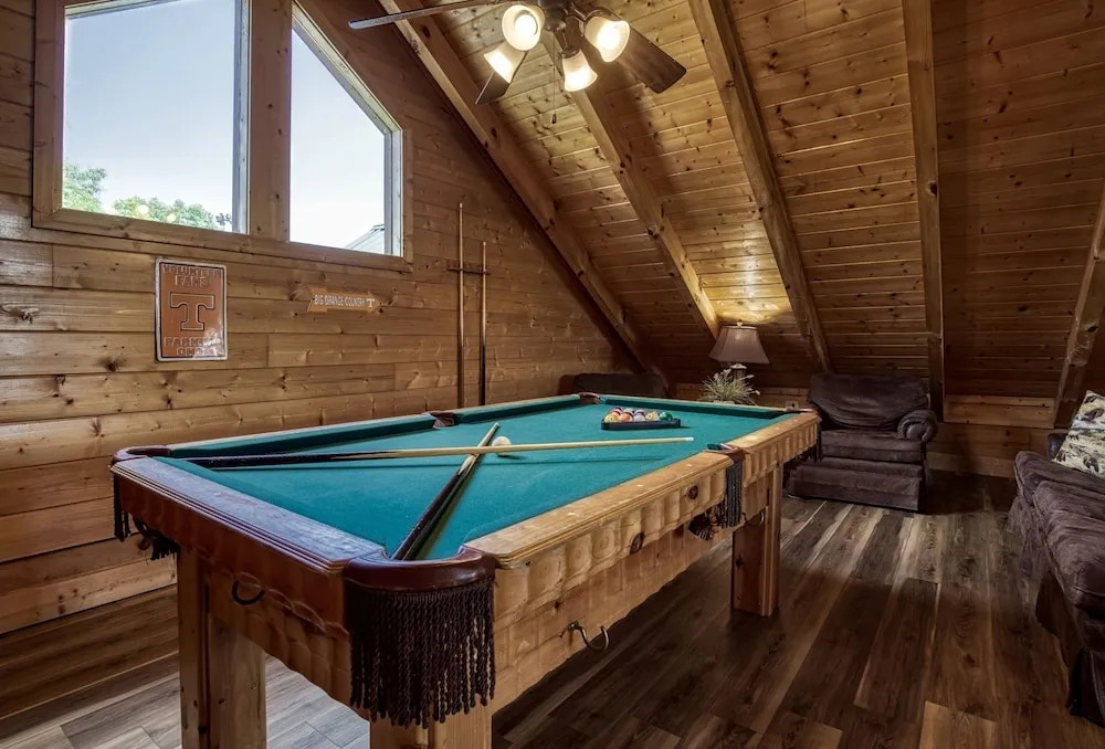 Ern849- Sweet Escape - Great Location! Close To Action! 4 Bedroom Cabin by RedAwning