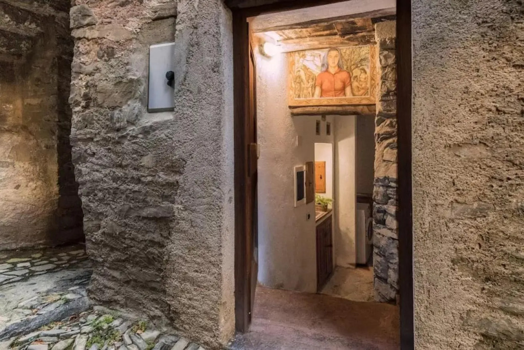 ALTIDO Gorgeous Vintage stone house near Lake Como