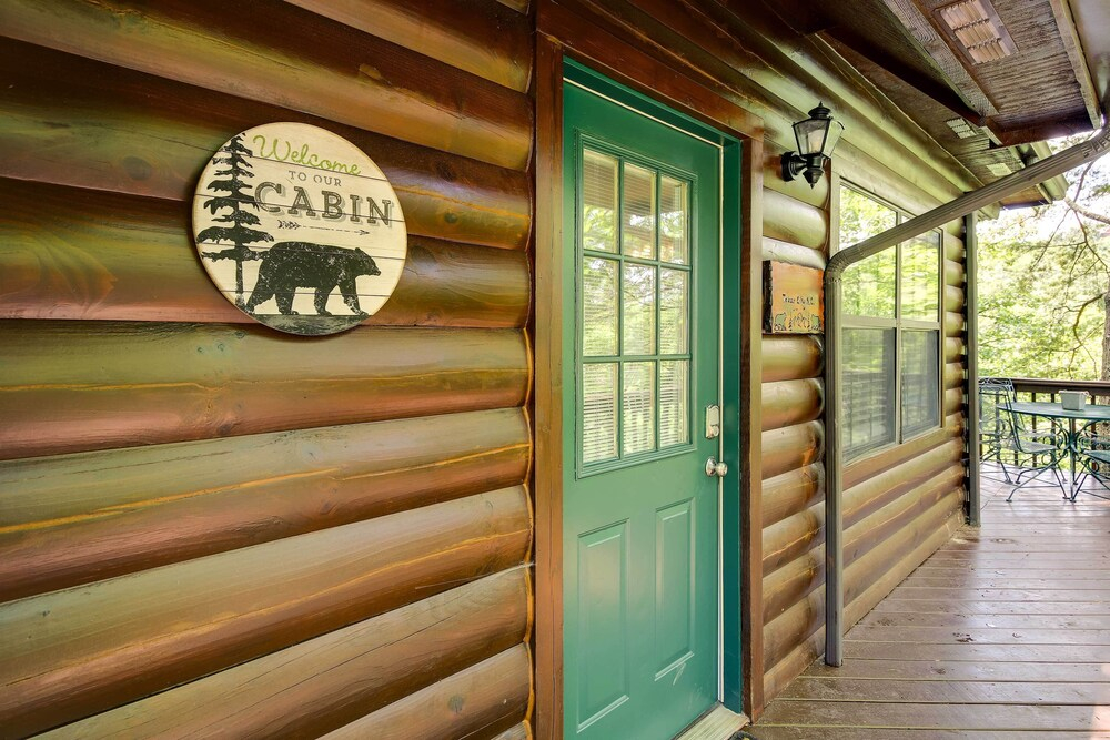 Sevierville Cabin w/ Hot Tub, Views & Pool Access!