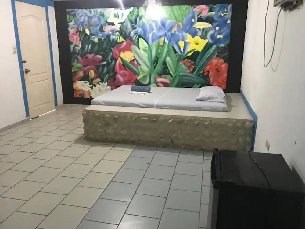 Apartment 5 With Aircon,1 Bathroom and 1 Bedroom