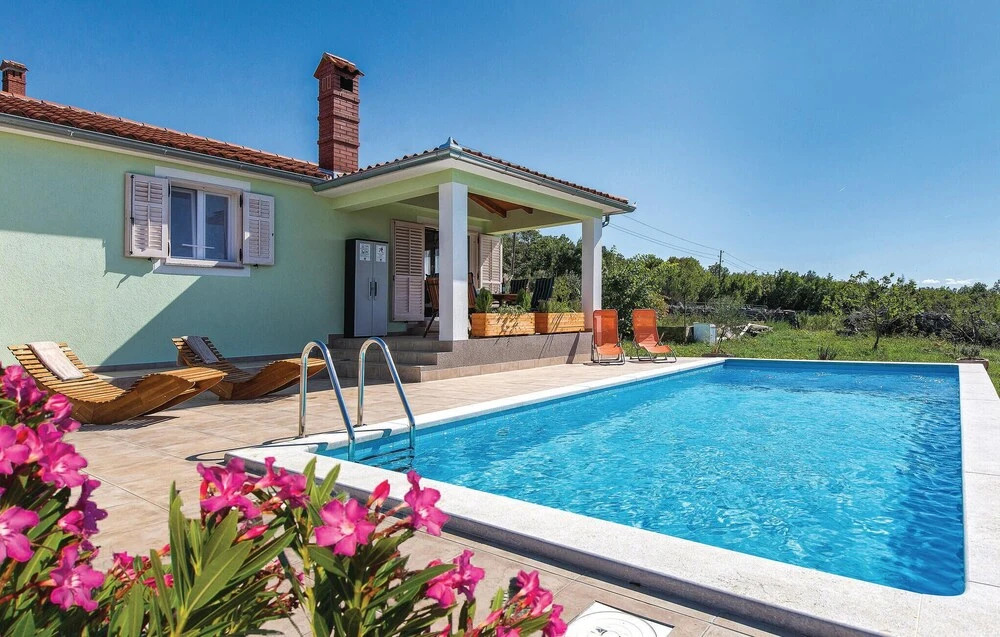 Amazing Home in Koromacno With Wifi and 2 Bedrooms