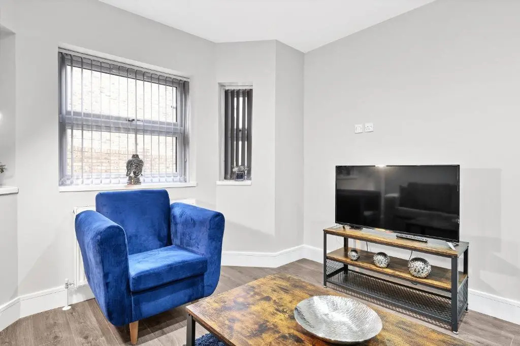 Crown Place 2 & 3 Bedroom Luxury Apts. with Parking in Shepperton