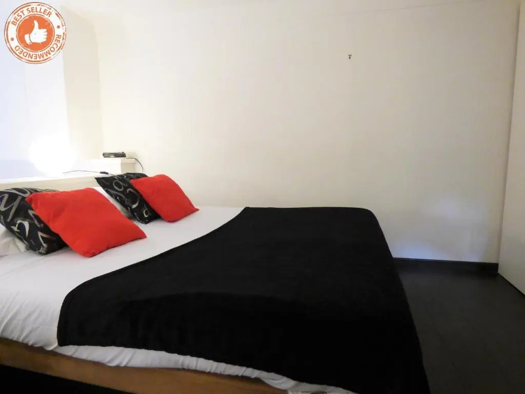 ALC - A521 - 4 min PALAIS AND BEACHES