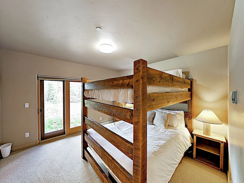 New Listing! Big Mountain-view Gem In Wildernest 3 Bedroom Townhouse