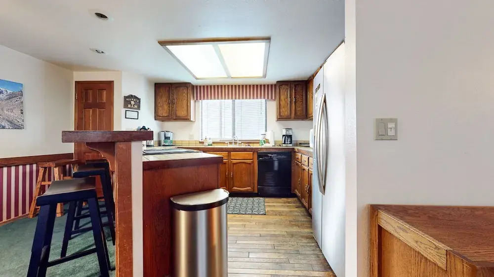 Mammoth Sierra Townhomes #23 4 Bedroom Condo by RedAwning