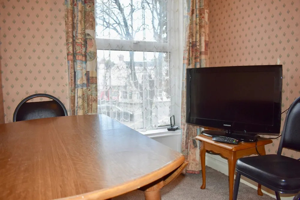 Traditional 3 Bedroom Home Near City Centre