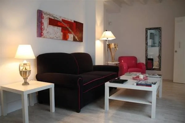 Relator Singular Apartments