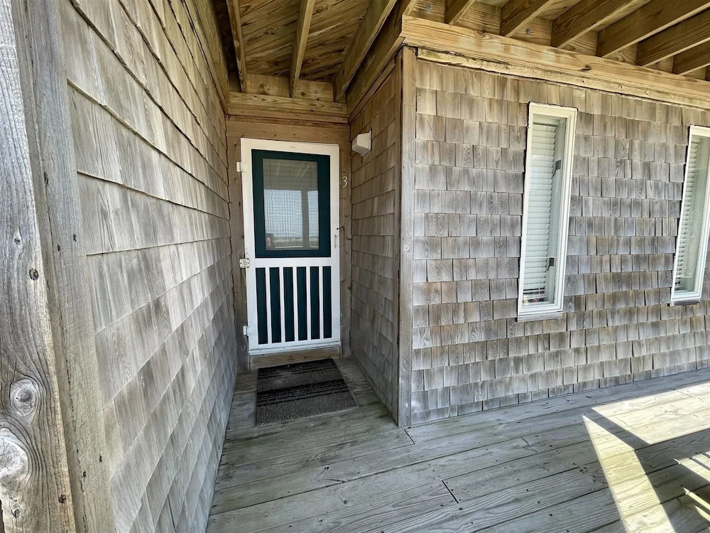 Sw 3 Finns Up 1 Bedroom Condo by RedAwning