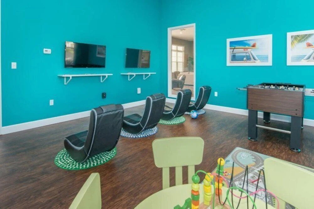 Unique Inspiration-themed Townhome Near Disney!