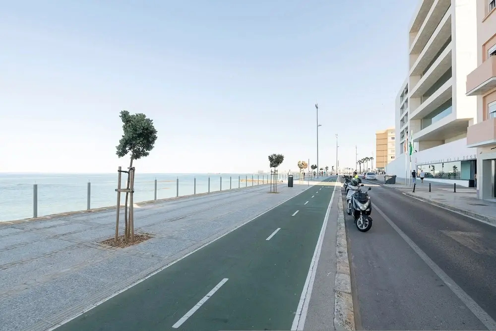 Velbar in Cadiz With 3 Bedrooms and 1 Bathrooms
