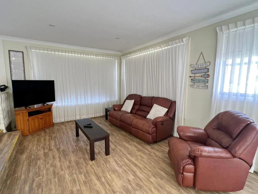Beach House Landsborough - Bring your own linen