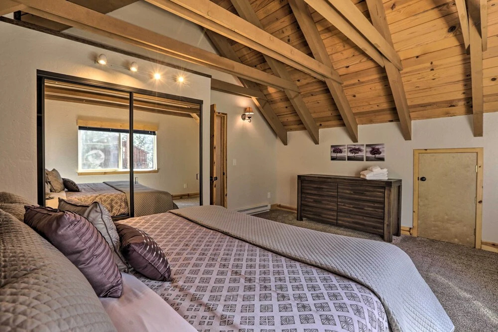 South Lake Tahoe Cabin ~ 7 Mi to Ski Resort!