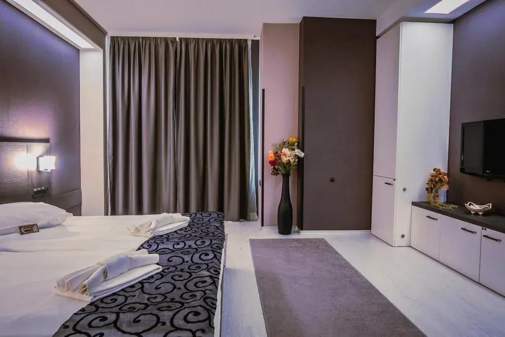 Hotel Idol