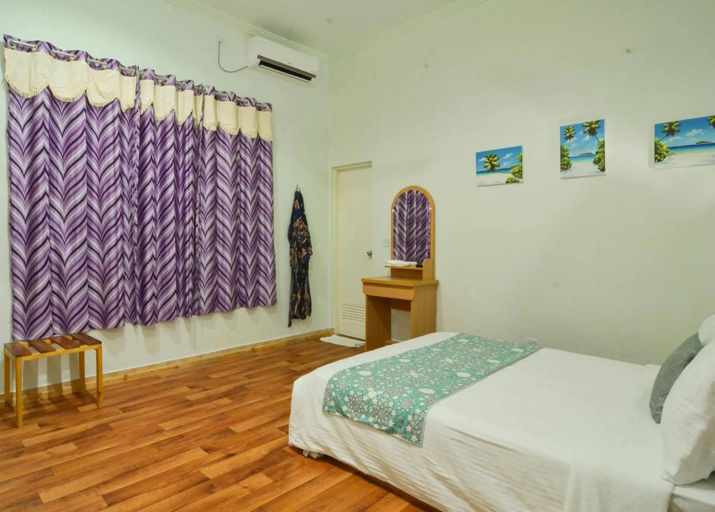 Huraa East Inn