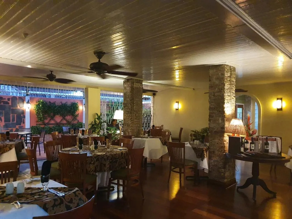 Cara Lodge Hotel