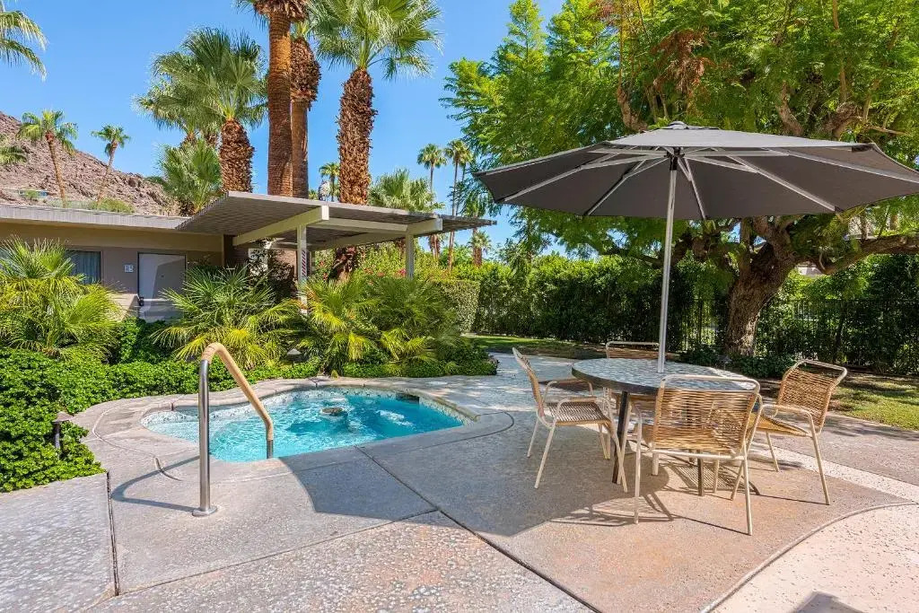 Desert Hills - 21 and Over - A Town & Desert Boutique Hotel
