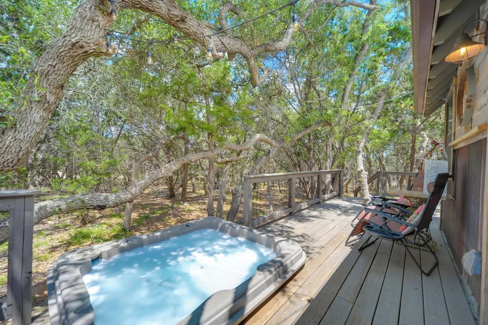 'horse Thief Inn' Cabin Retreat w/ Deck & Hot Tub!