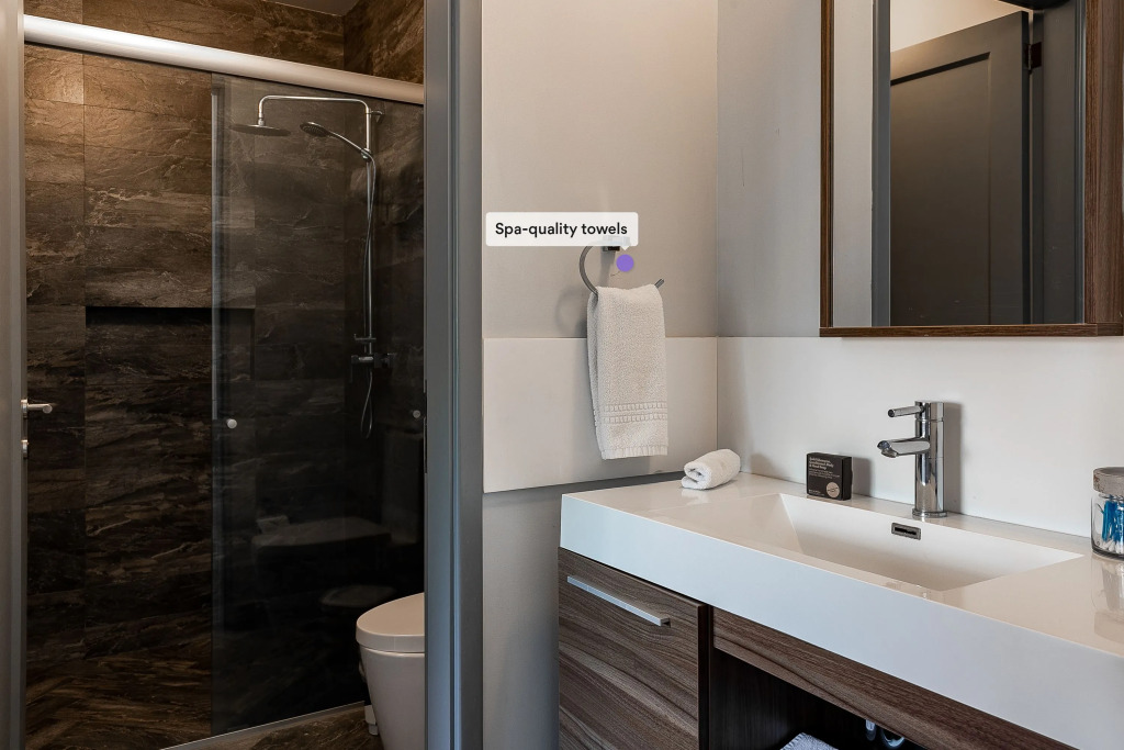 Casai Hip Tech Top Floor apt w Private Terrace