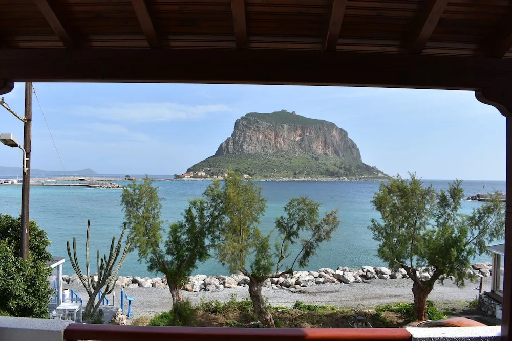 Antonakos Rooms