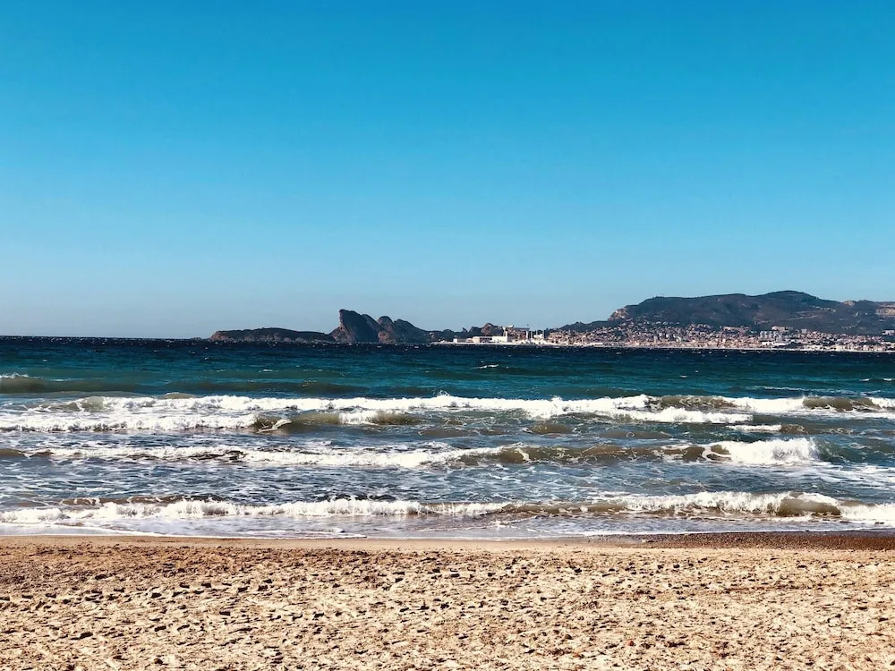 Studio in Saint-Cyr-Sur-Mer, with Enclosed Garden And Wifi - 860 M From the Beach