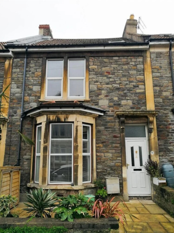 Colourful 3BD Home With Garden in Southville