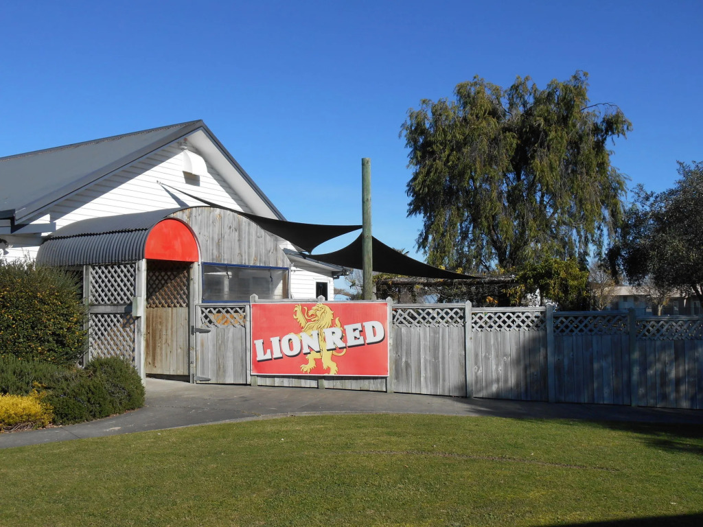 Tudor Park Motel Spacious with kitchens 1 minute walk to restaurant and shopping centre and Gisborne Hospital