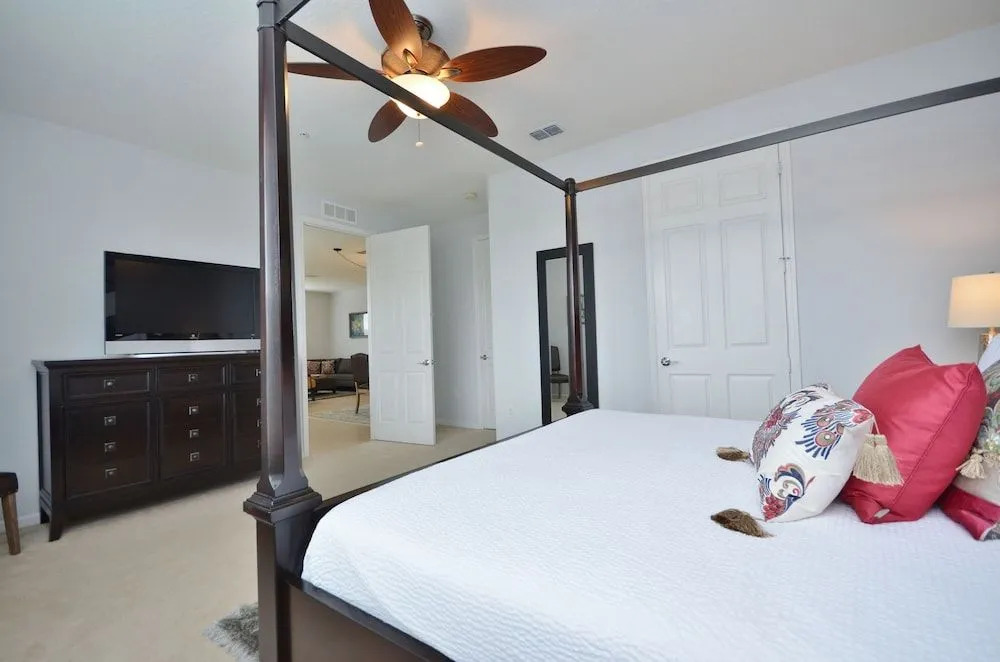 Palmavera Deluxe 3 Bedroom Condo by Redawning