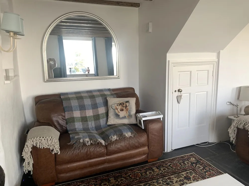 Sea view cottage walk to beach dog friendly