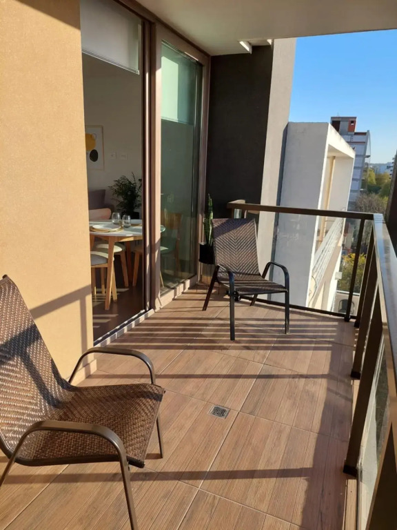 EXCELENTE y completisimo monoambiente con cochera
