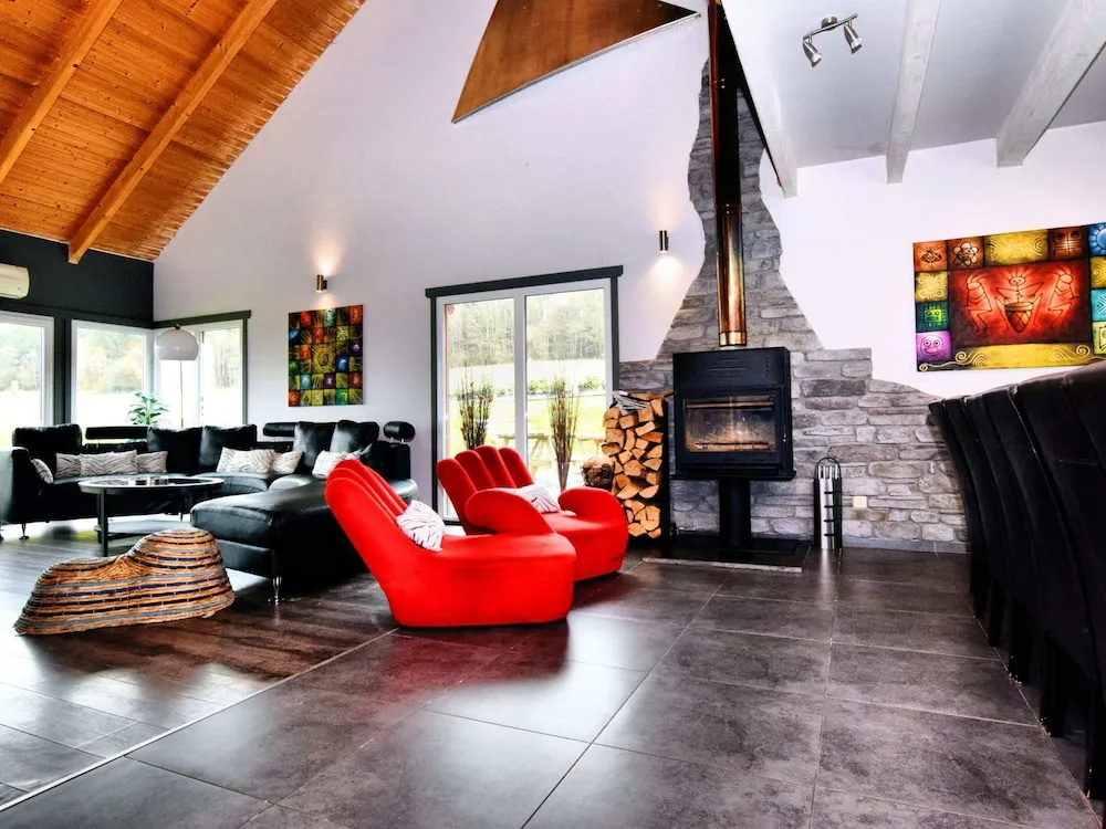 Villa with heated outdoor pool and sauna