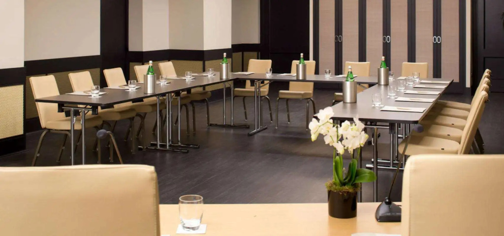 Отель Starhotels Metropole