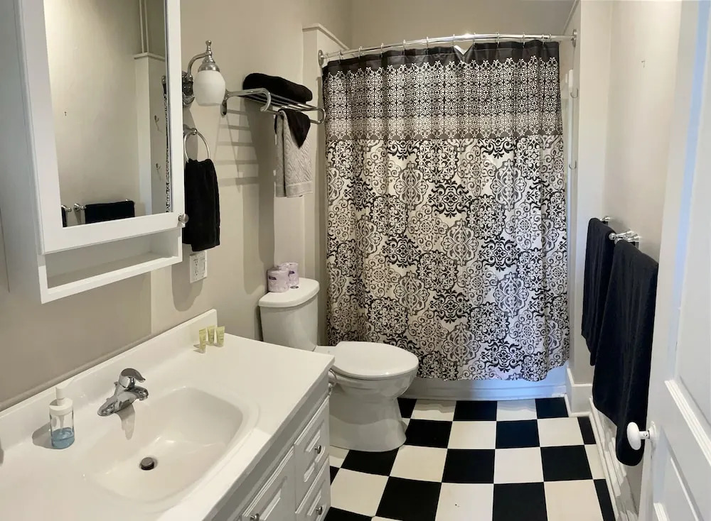 Stratford Suites - 32 Ontario St.