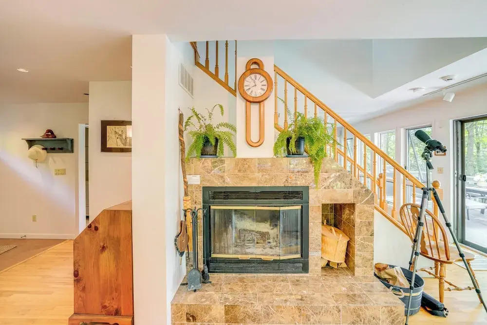 Great Barrington Lakeside Getaway w/ Kayak & Grill