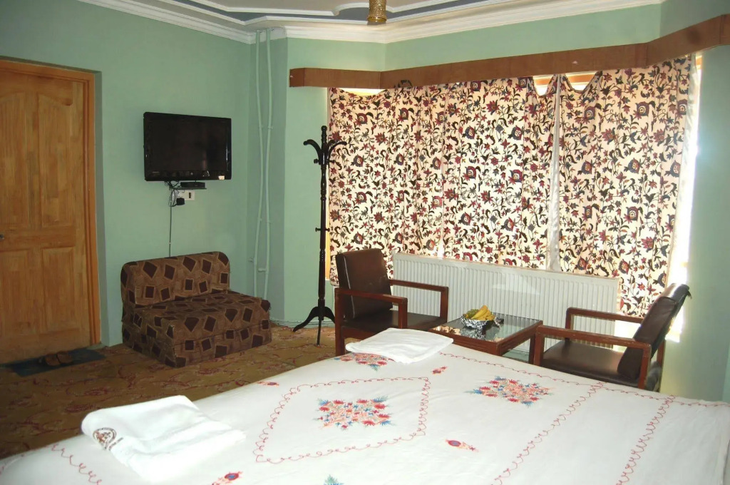 Paradise Hotels