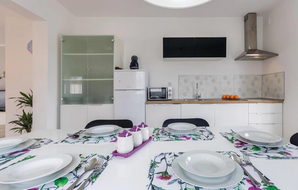 Amazing Home in Pula With Wifi and 4 Bedrooms